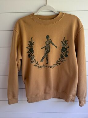 Taylor Swift Still on That Tightrope Pullover med